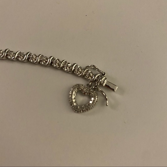 NWT Diamond accent Heart Pendant Bracelet - Picture 2 of 10